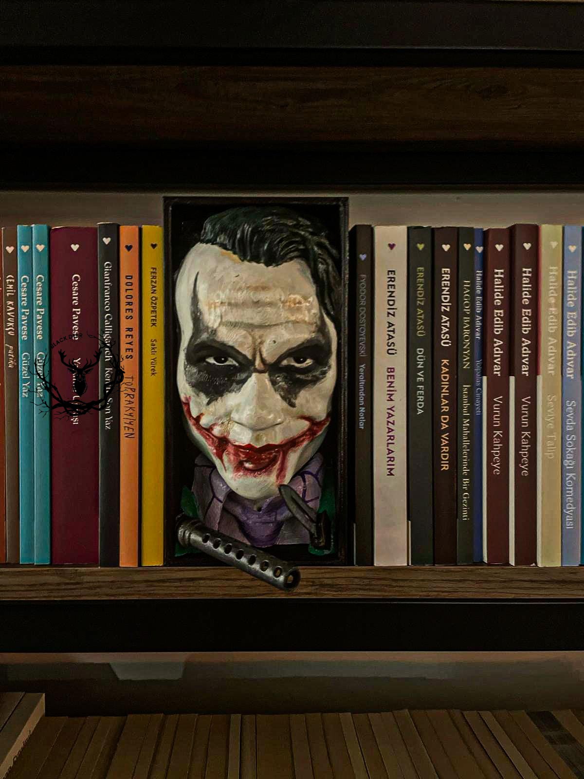 Joker / Bookshelf Figure / Book Nook / Book Holder / Collection / 21 CM