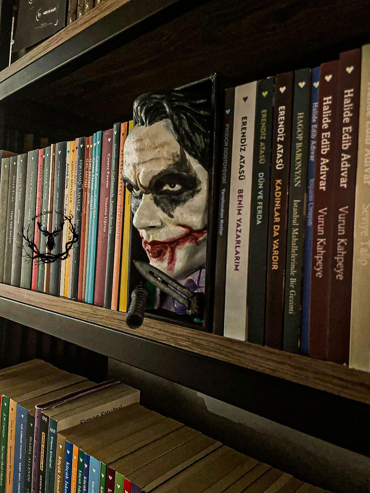 Joker / Bookshelf Figure / Book Nook / Book Holder / Collection / 21 CM