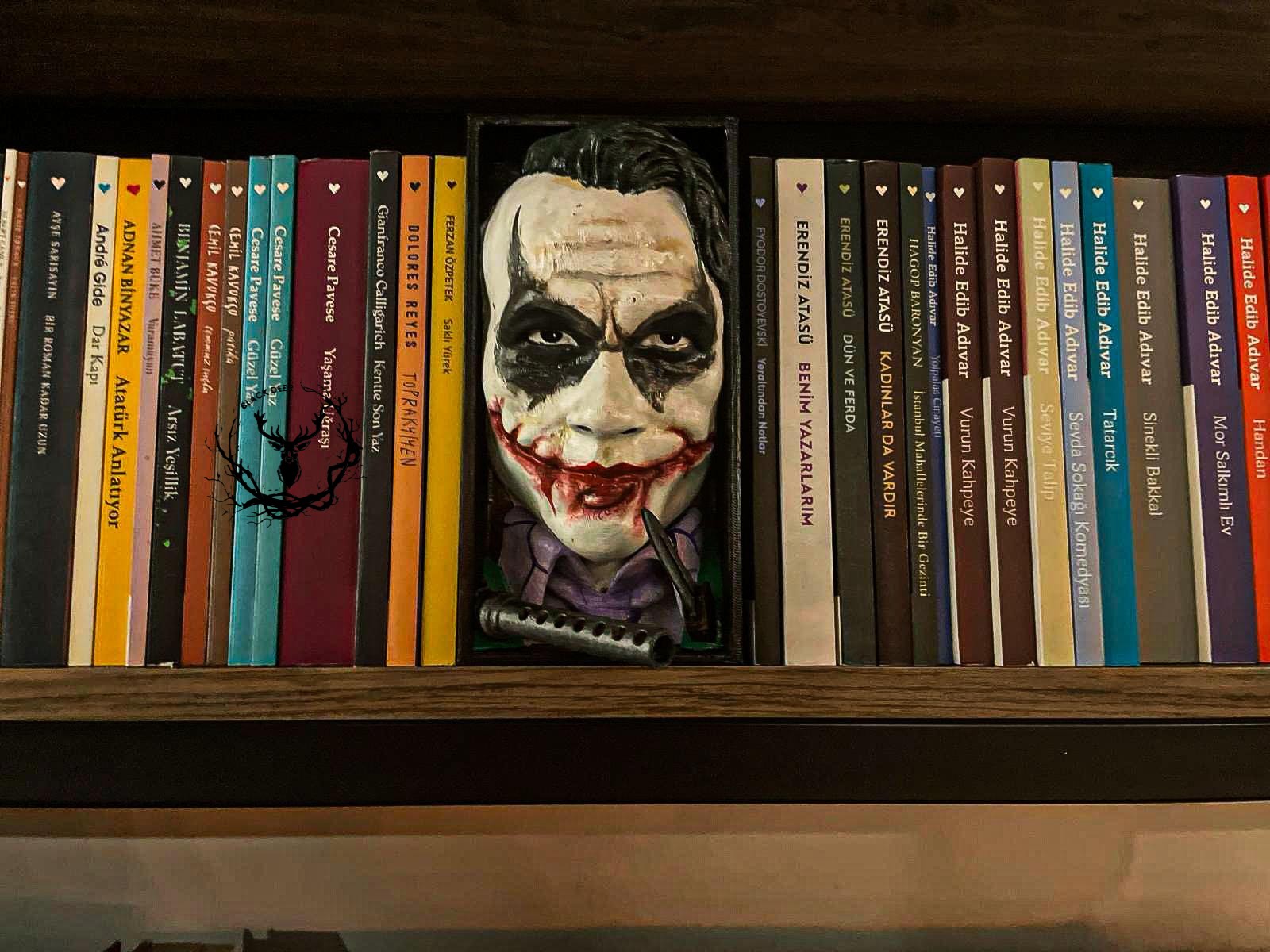 Joker / Bookshelf Figure / Book Nook / Book Holder / Collection / 21 CM