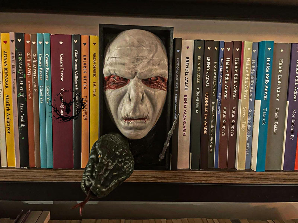 Voldemort / Bookshelf Figure / Book Nook / Book Holder / Collection / 21 CM