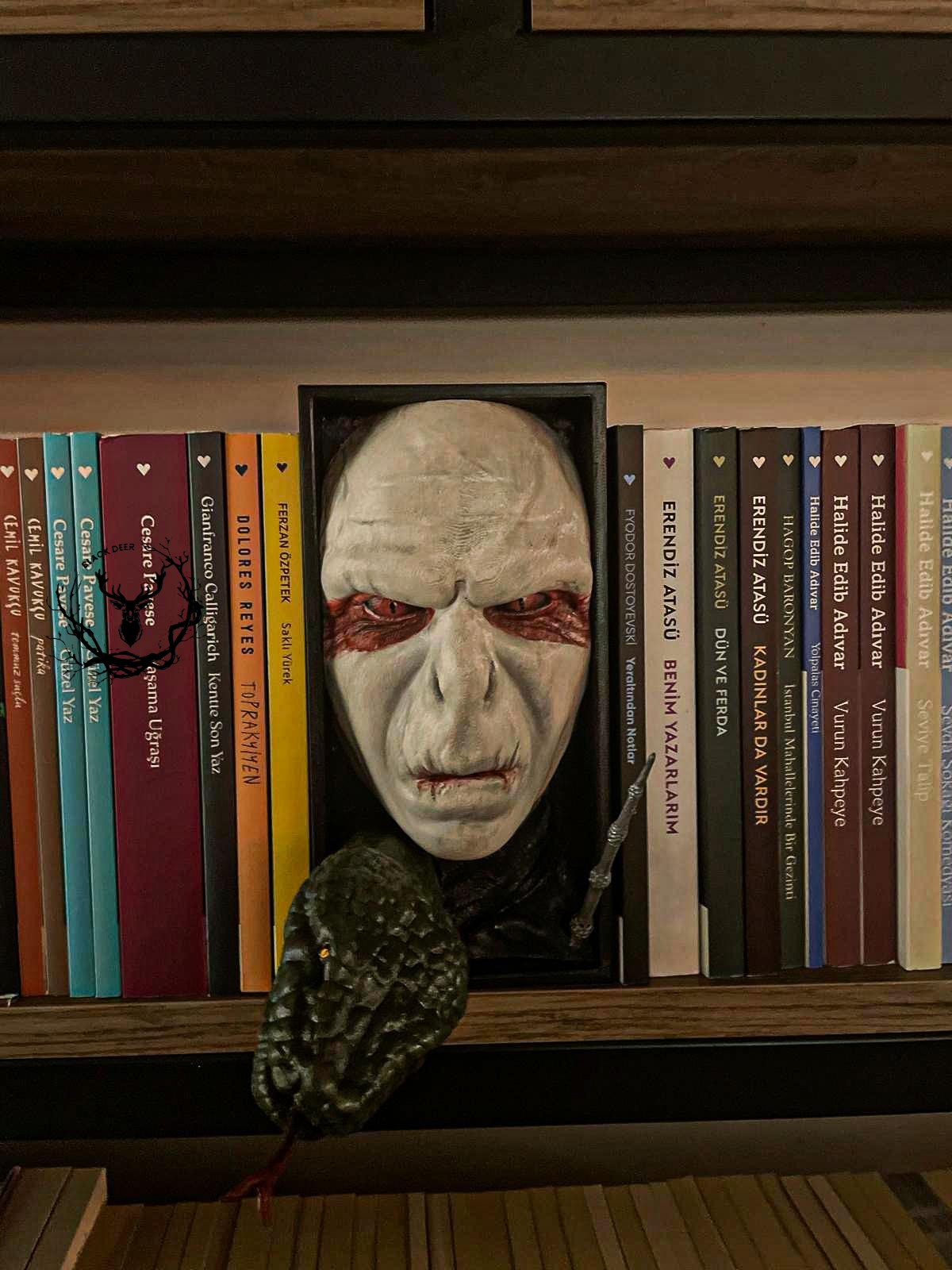 Voldemort / Bookshelf Figure / Book Nook / Book Holder / Collection / 21 CM