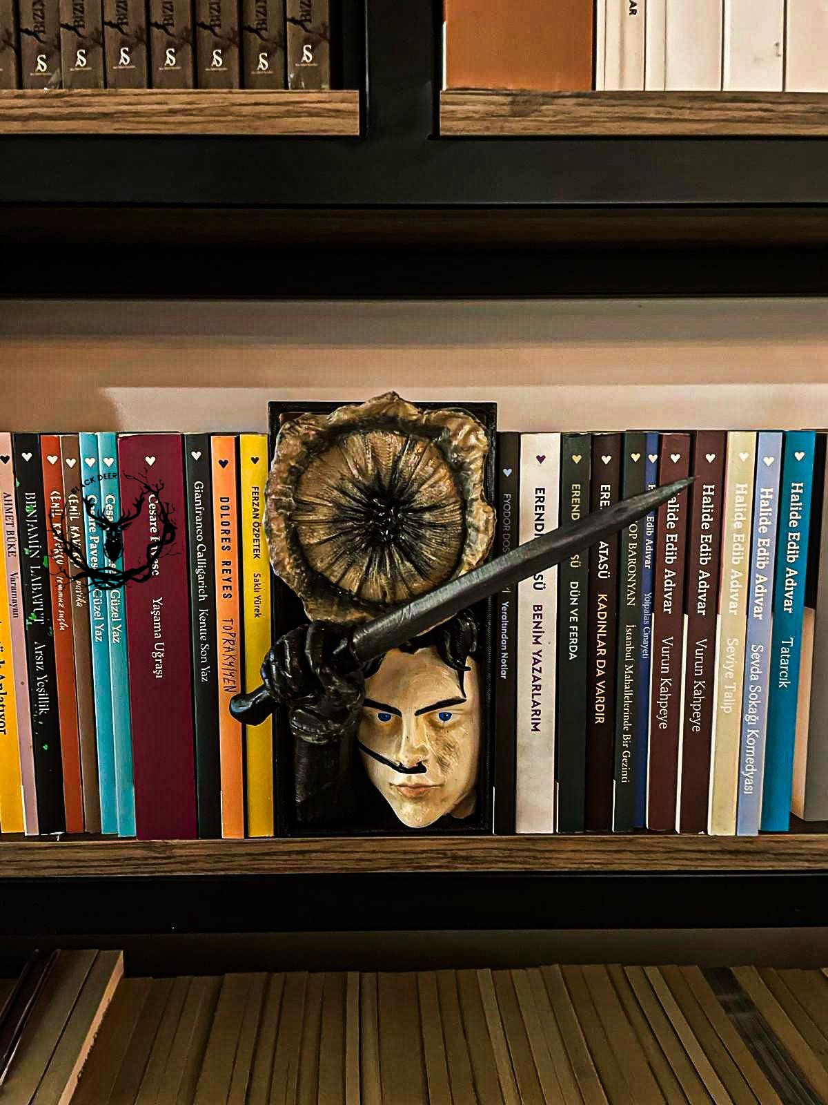 Dune / Book Nook / Bookshelf Figure / Book Holder / Collection / 21 CM