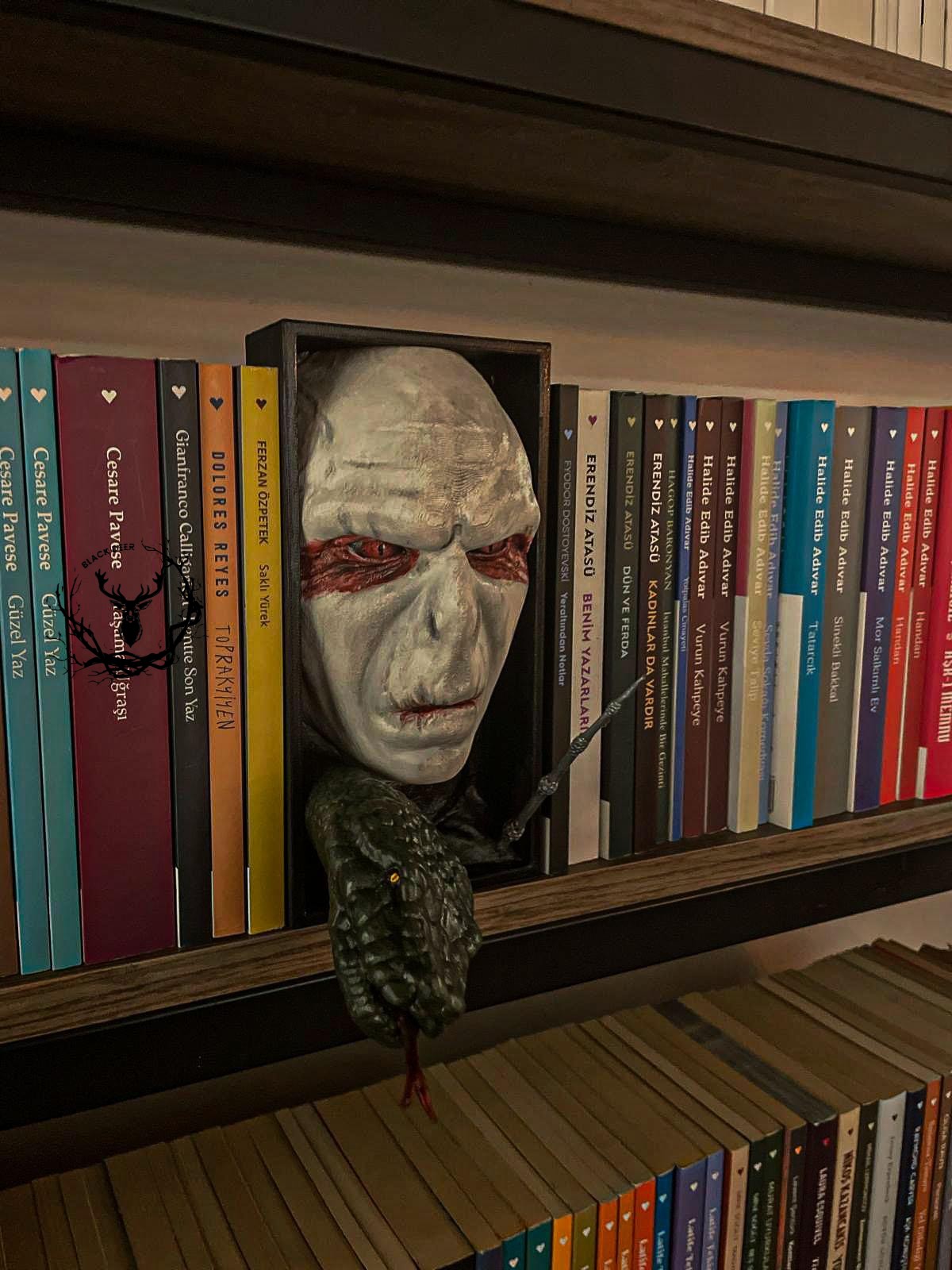 Voldemort / Bookshelf Figure / Book Nook / Book Holder / Collection / 21 CM