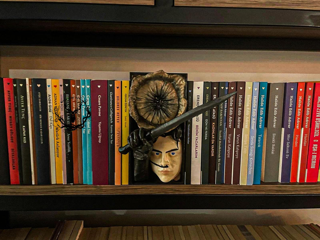 Dune / Book Nook / Bookshelf Figure / Book Holder / Collection / 21 CM