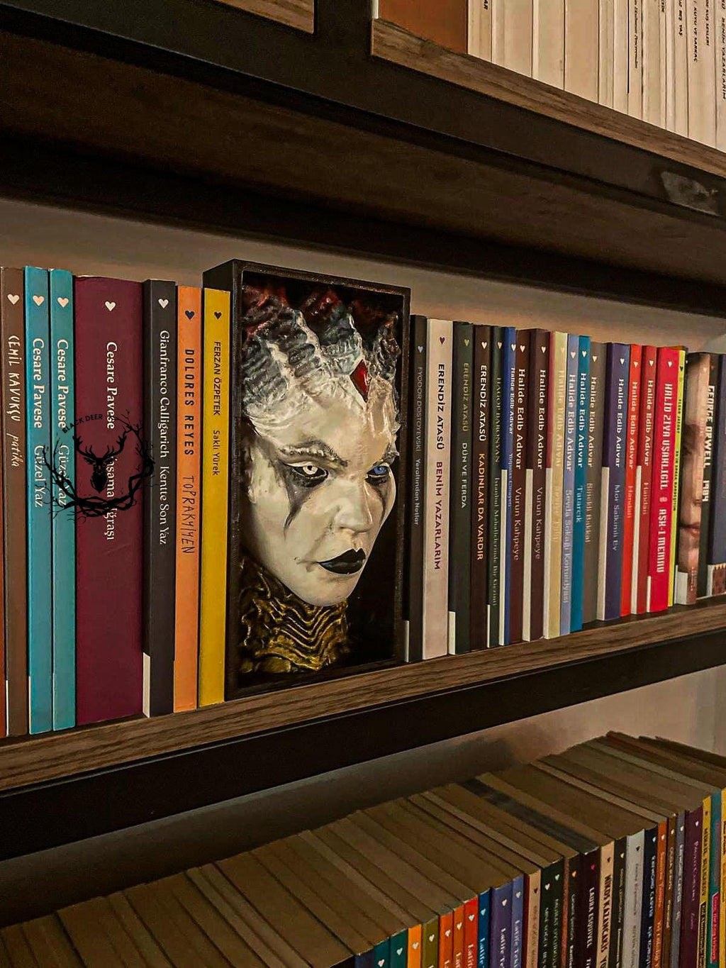 Lilith / Bookshelf Figure / Book Nook / Book Holder / Collection / 21 CM