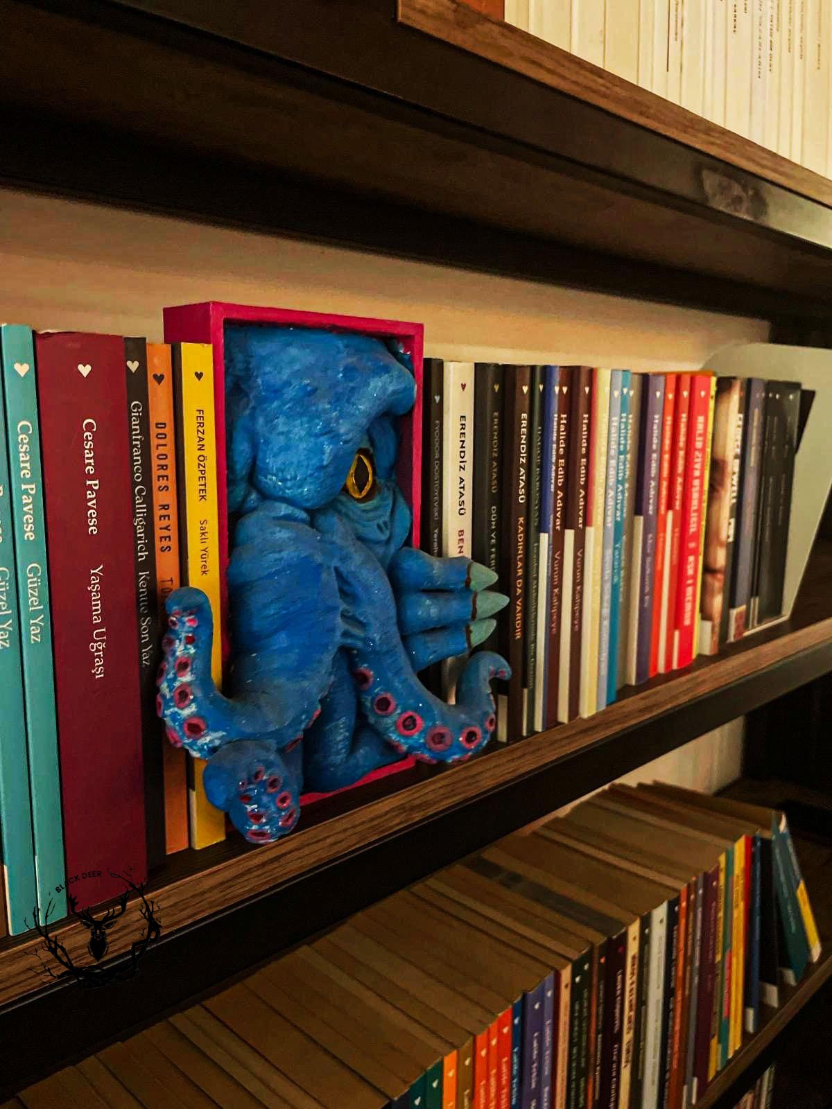 Cthulhu / Bookshelf Figure / Book Nook / Collection / 21 CM
