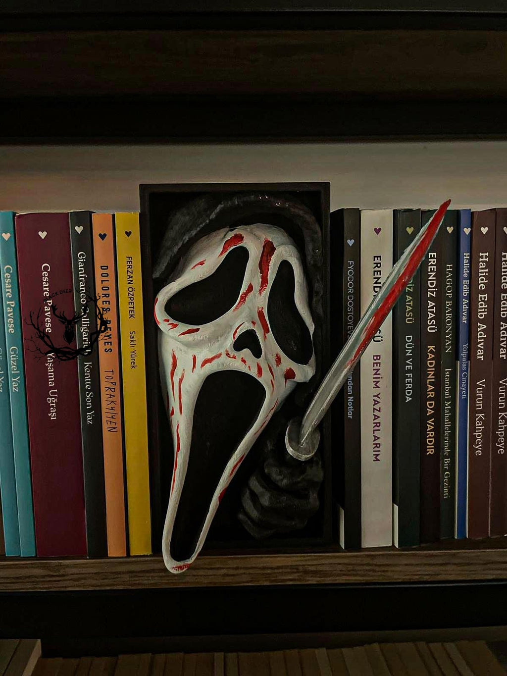 Scream / Bookshelf Figure / Book Nook / Book Holder / Collection / 21 CM