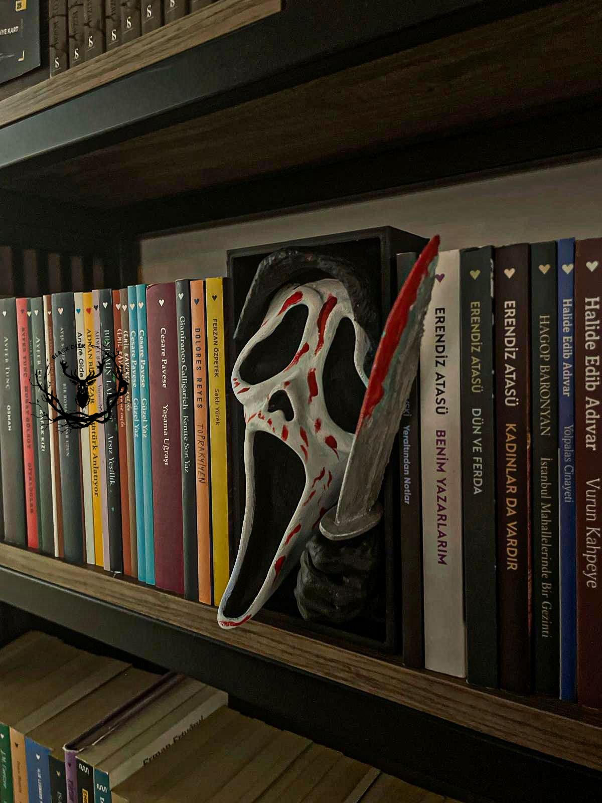 Scream / Bookshelf Figure / Book Nook / Book Holder / Collection / 21 CM