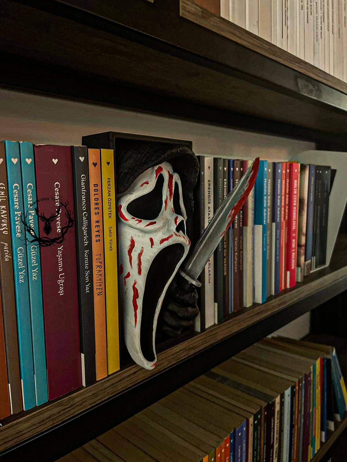 Scream / Bookshelf Figure / Book Nook / Book Holder / Collection / 21 CM