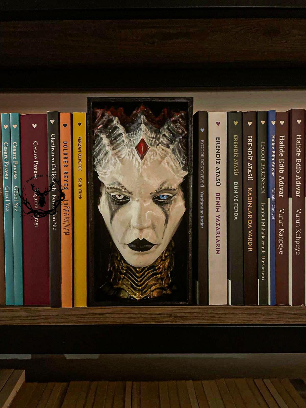 Lilith / Bookshelf Figure / Book Nook / Book Holder / Collection / 21 CM