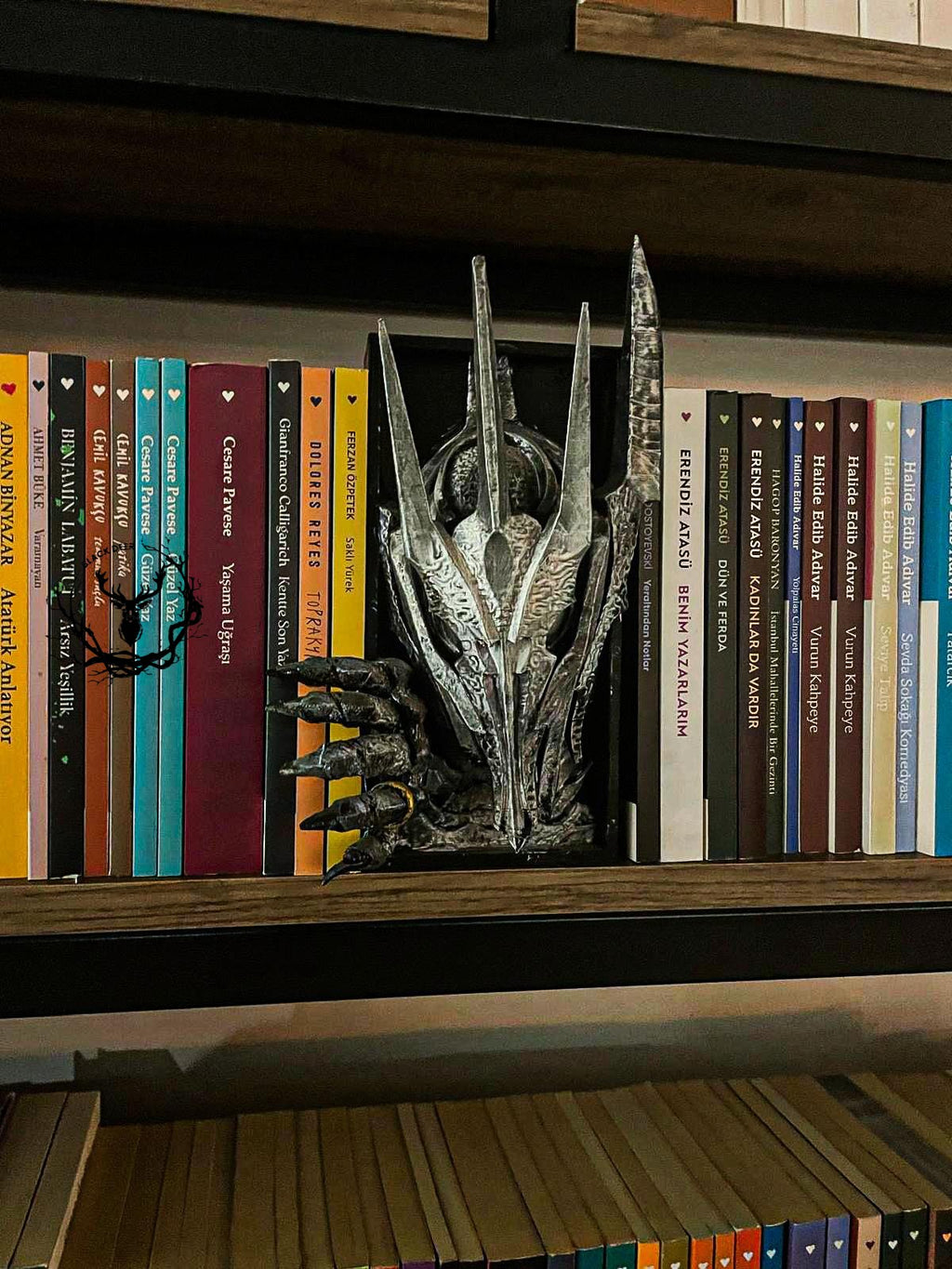 Sauron / Bookshelf Figure / Book Nook / Book Holder / Collection / 21 CM
