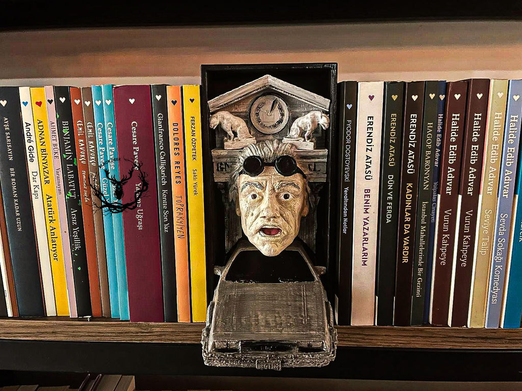 Back to the Future / Doc Brown / Bookshelf Figure / Book Holder / Collection / 21CM