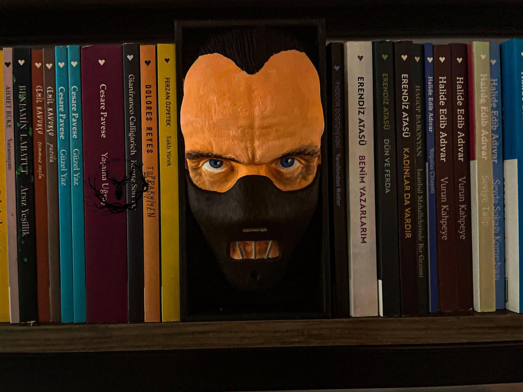 Hannibal Lecter / Book Nook / Bookshelf Figure / Book Holder / Collection /  21 CM