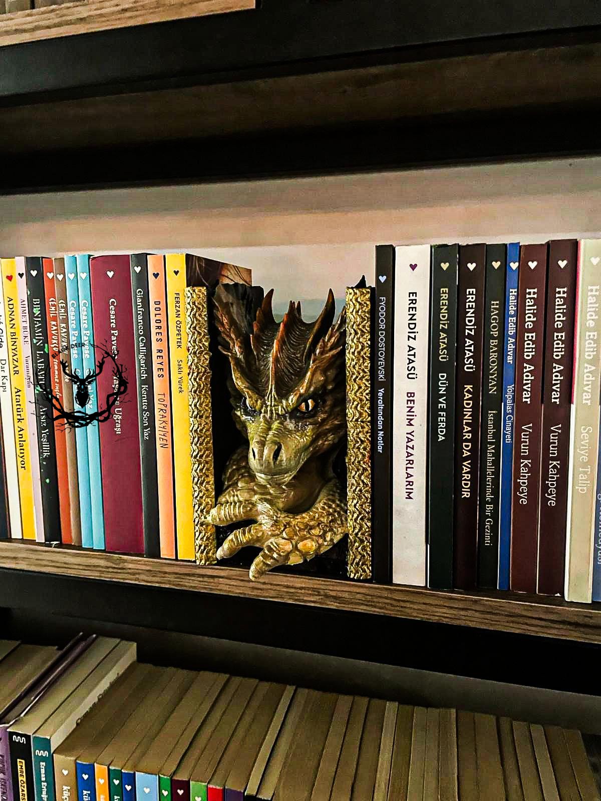 Dragon  / Book Nook / Bookshelf Figure / Book Holder / Collection / 21 CM