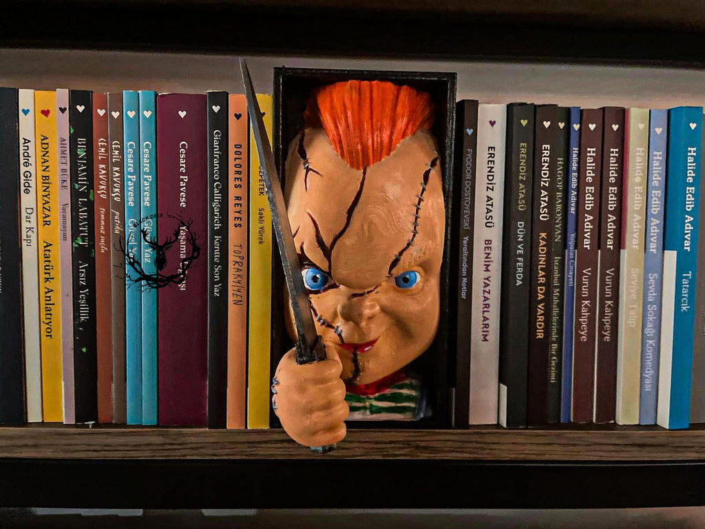 Chucky / Book Nook / Bookshelf Figure / Book Holder / Collection / 21 CM