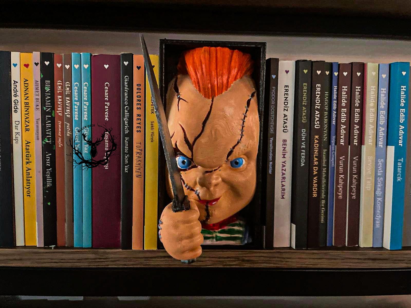 Chucky / Book Nook / Bookshelf Figure / Book Holder / Collection / 21 CM
