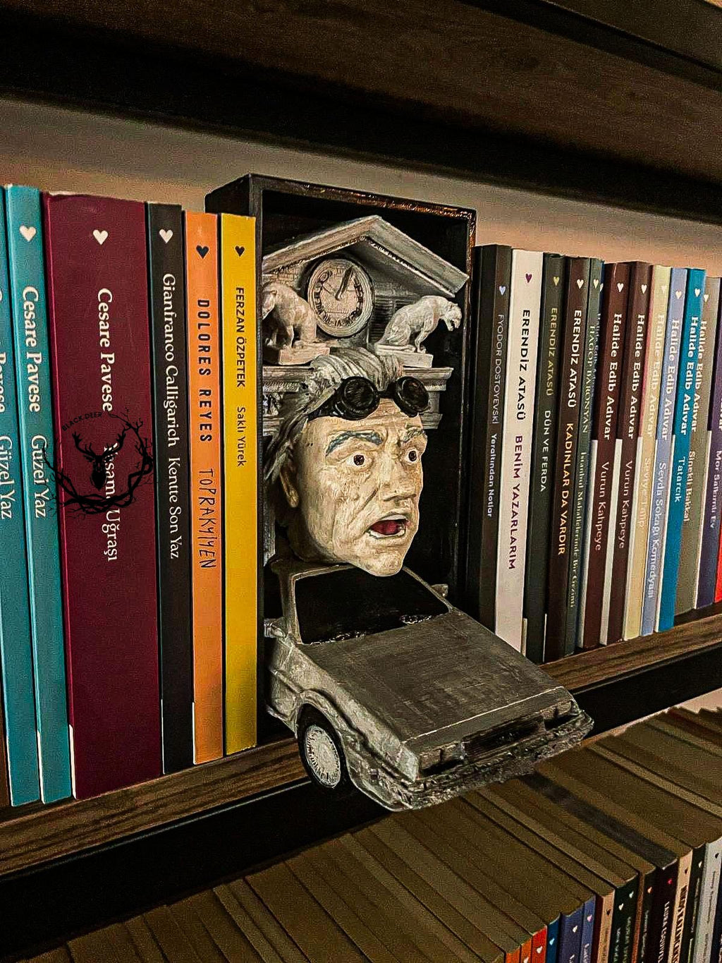 Back to the Future / Doc Brown / Bookshelf Figure / Book Holder / Collection / 21CM
