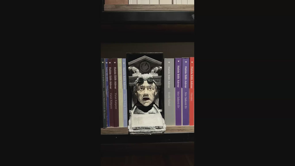 Back to the Future / Doc Brown / Bookshelf Figure / Book Holder / Collection / 21CM