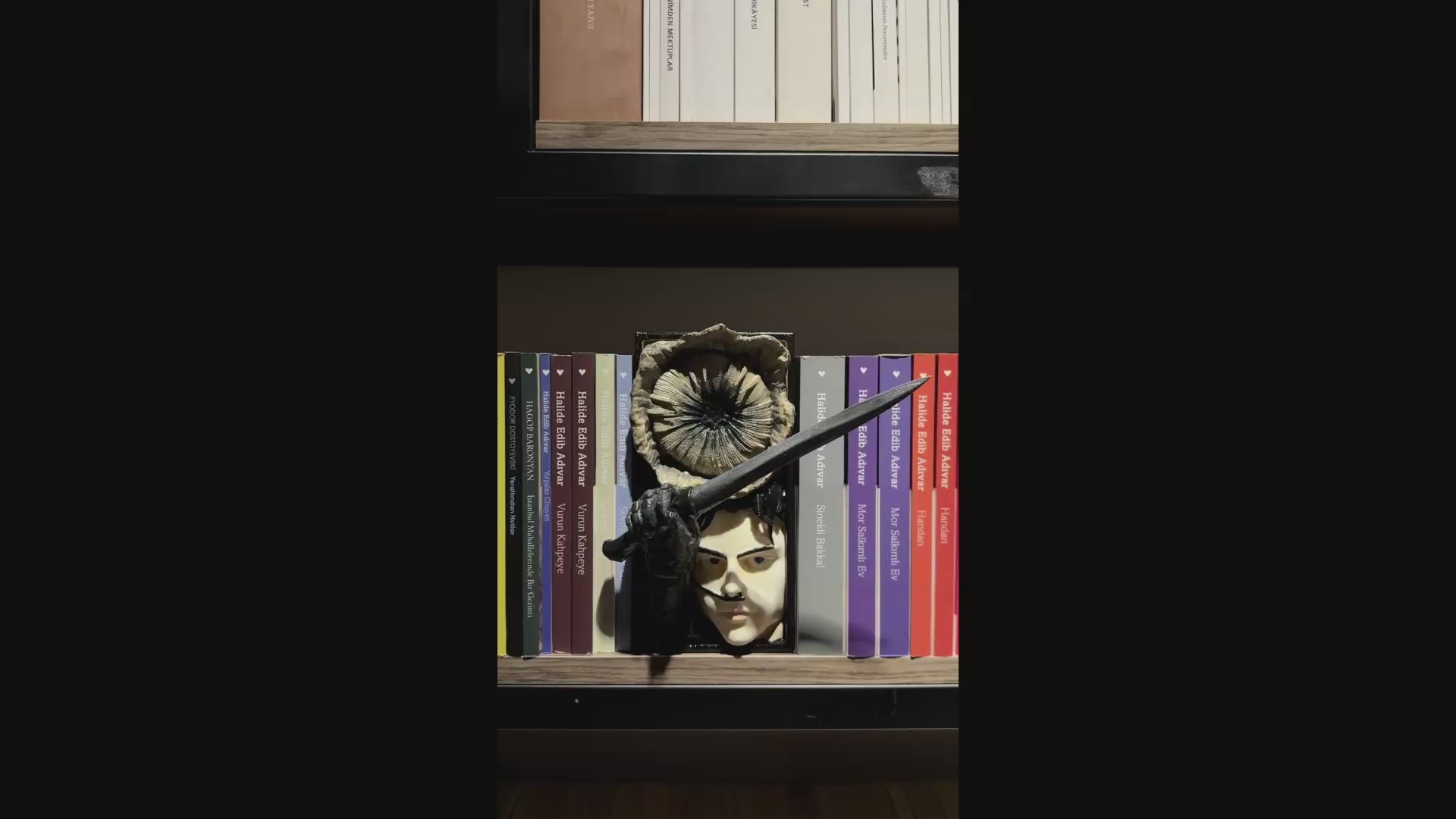 Dune / Book Nook / Bookshelf Figure / Book Holder / Collection / 21 CM