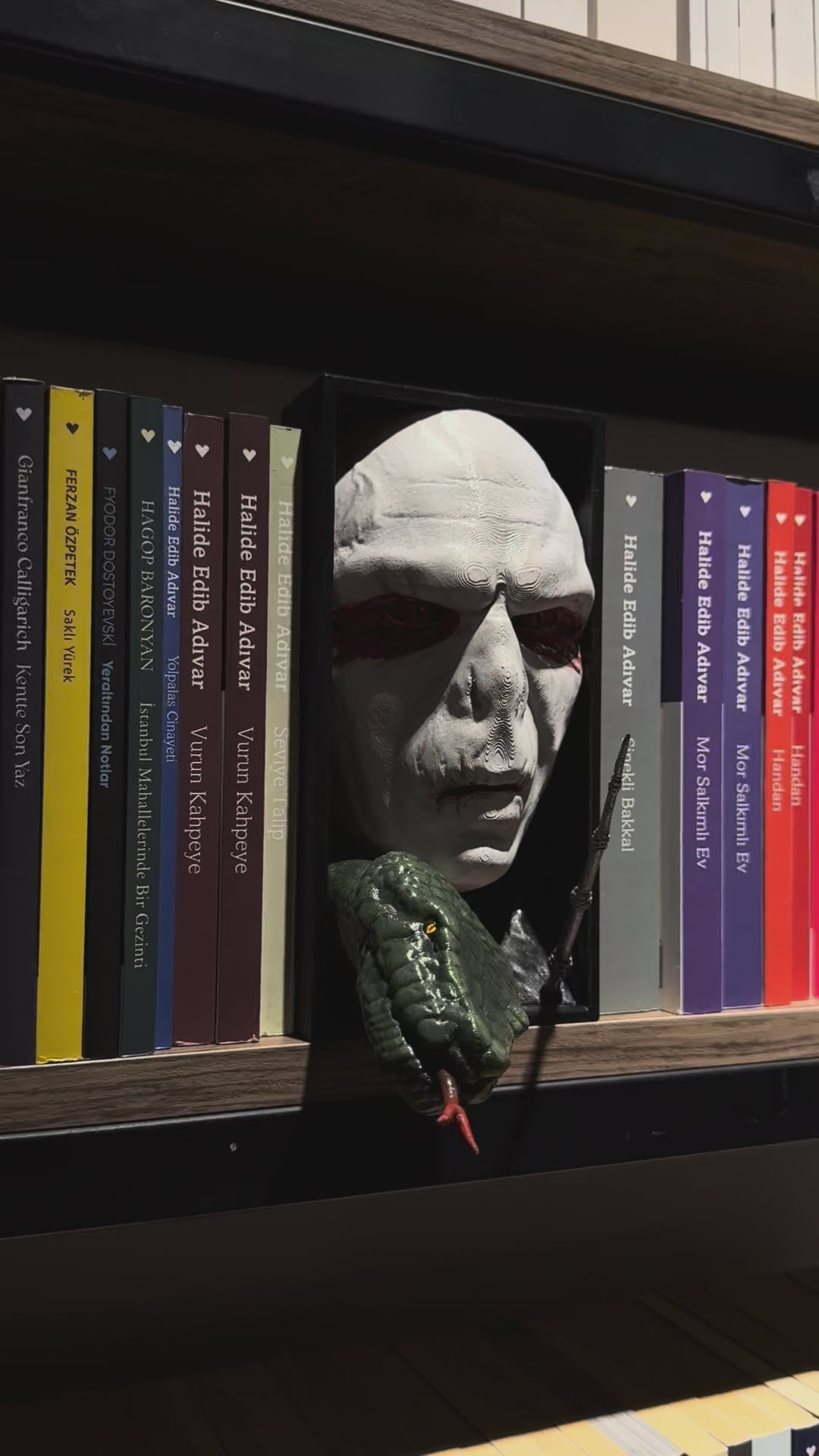 Voldemort / Bookshelf Figure / Book Nook / Book Holder / Collection / 21 CM