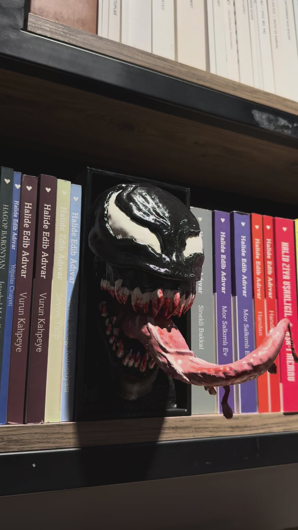 Venom / Bookshelf Figure / Book Nook / Book Holder  / Collection / 21 CM