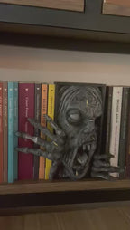Zombie / Book Nook / Bookshelf Figure / Book Holder / Collection / 21 CM