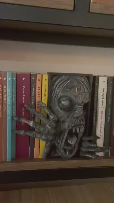 Zombie / Book Nook / Bookshelf Figure / Book Holder / Collection / 21 CM