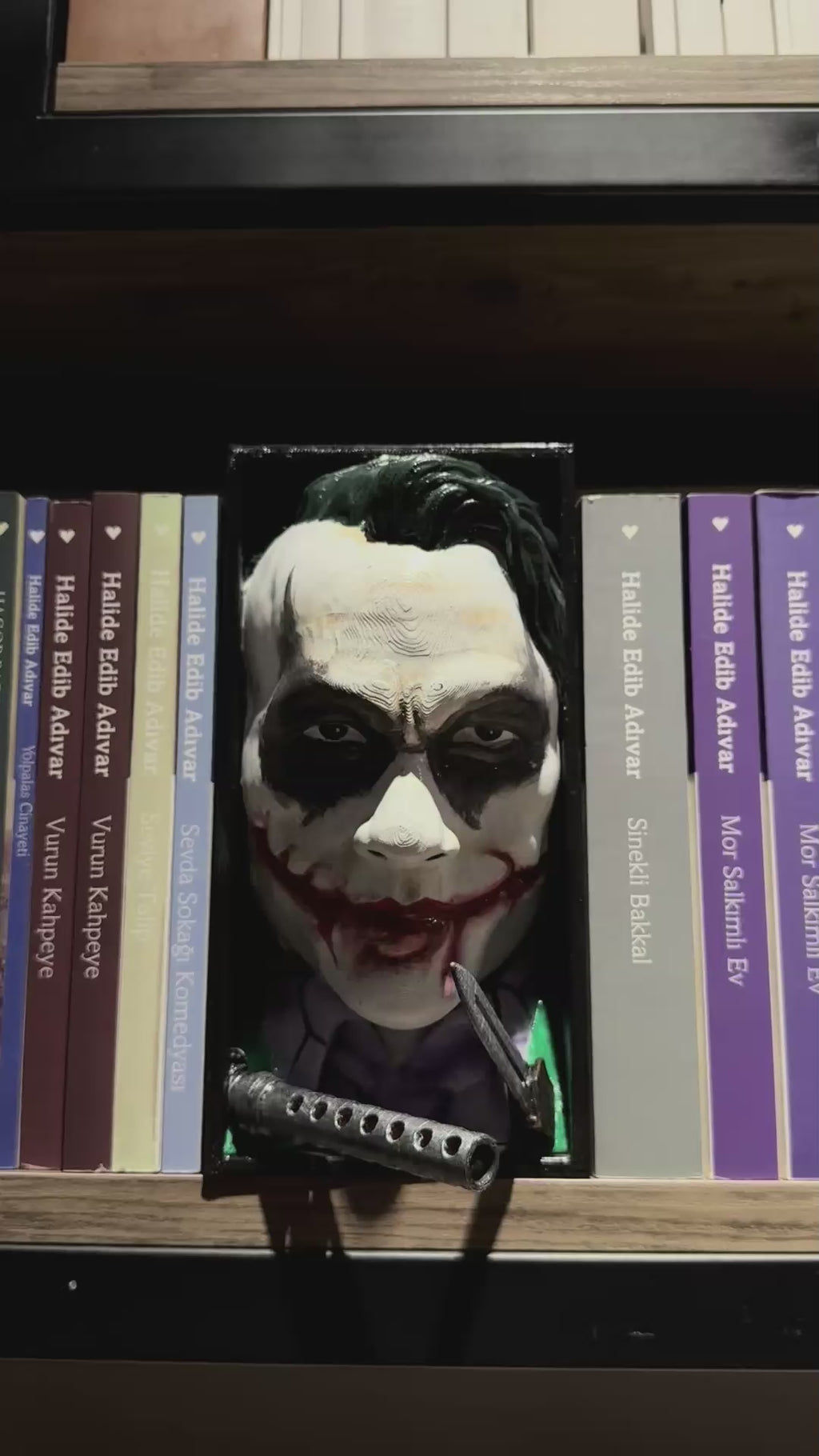 Joker / Bookshelf Figure / Book Nook / Book Holder / Collection / 21 CM