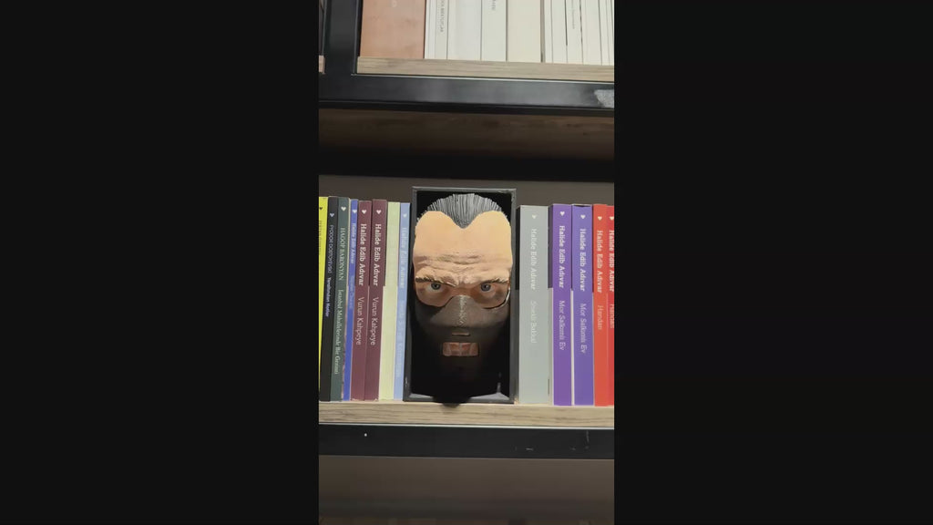 Hannibal Lecter / Book Nook / Bookshelf Figure / Book Holder / Collection /  21 CM