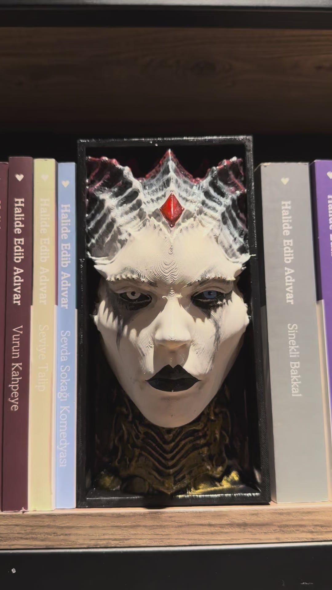 Lilith / Bookshelf Figure / Book Nook / Book Holder / Collection / 21 CM