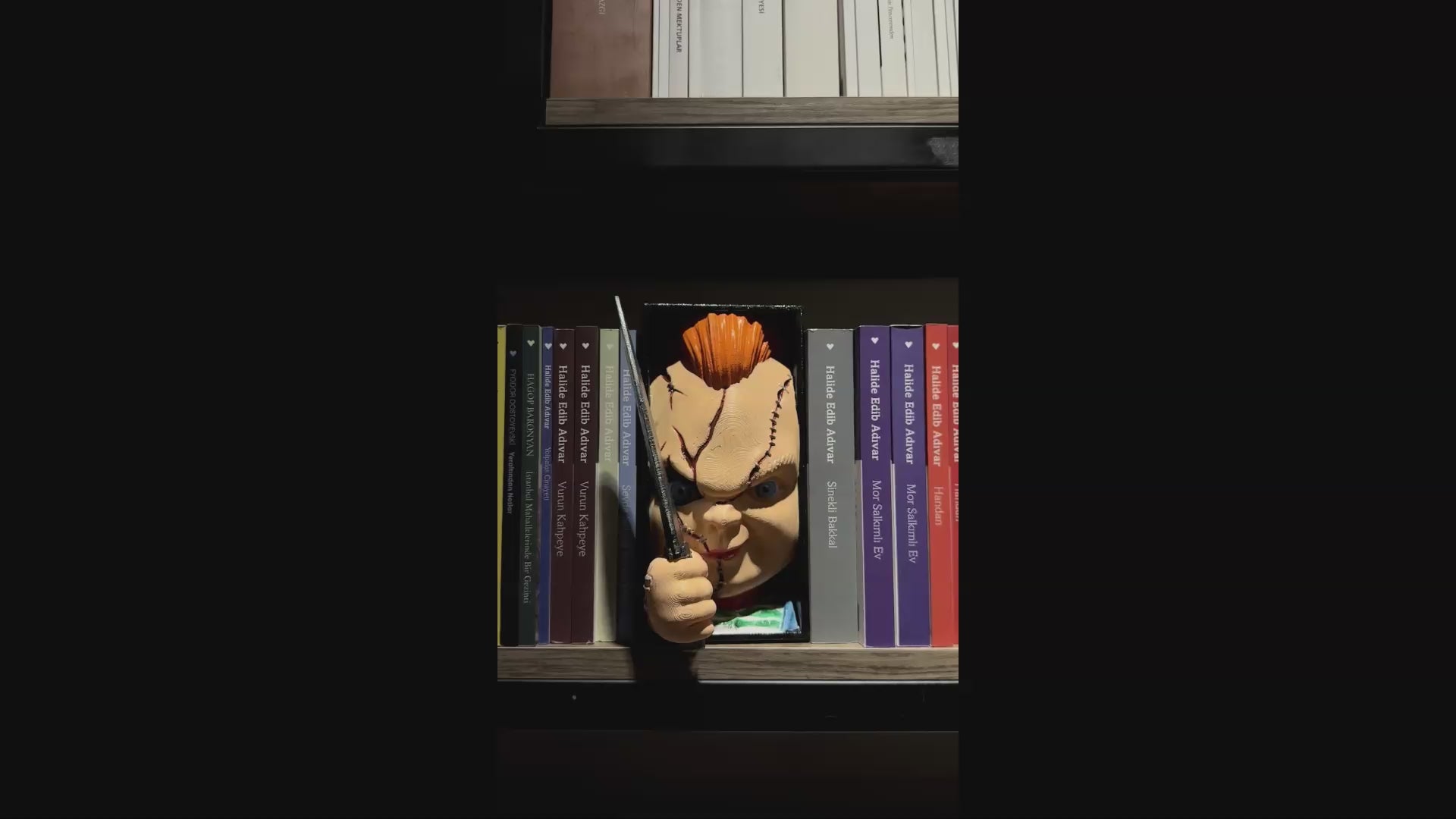 Chucky / Book Nook / Bookshelf Figure / Book Holder / Collection / 21 CM