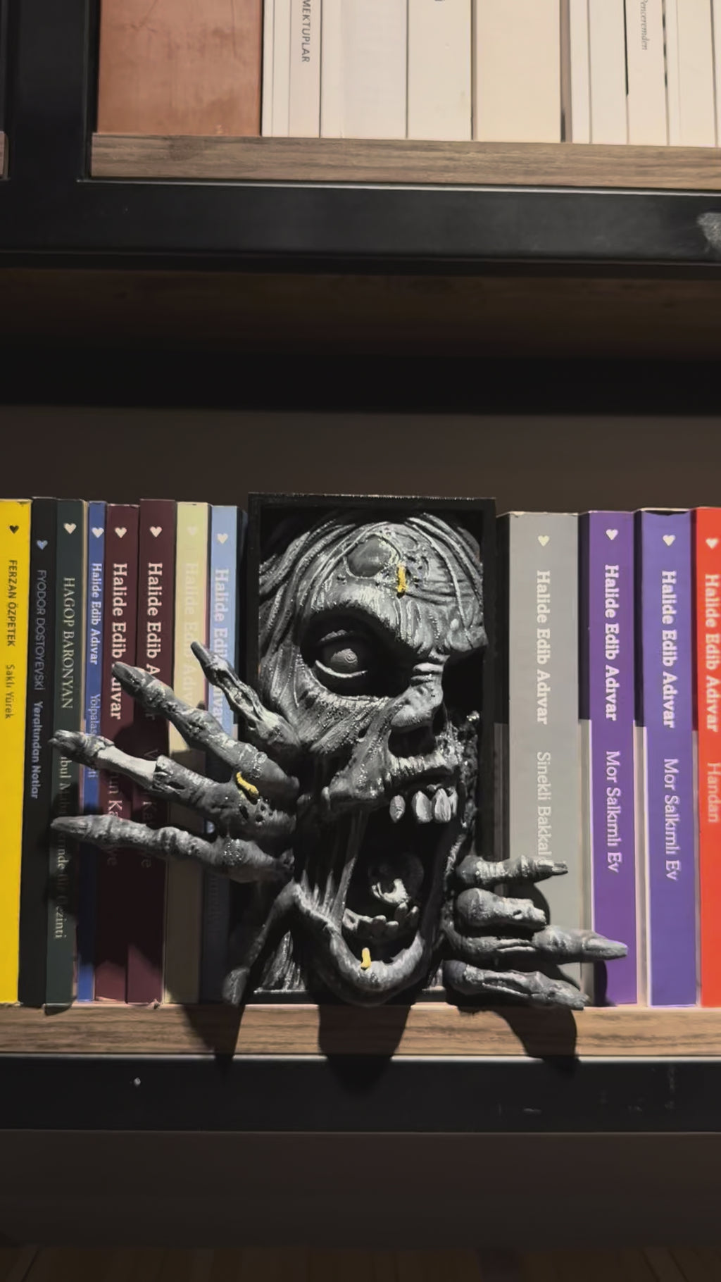 Zombie / Book Nook / Bookshelf Figure / Book Holder / Collection / 21 CM