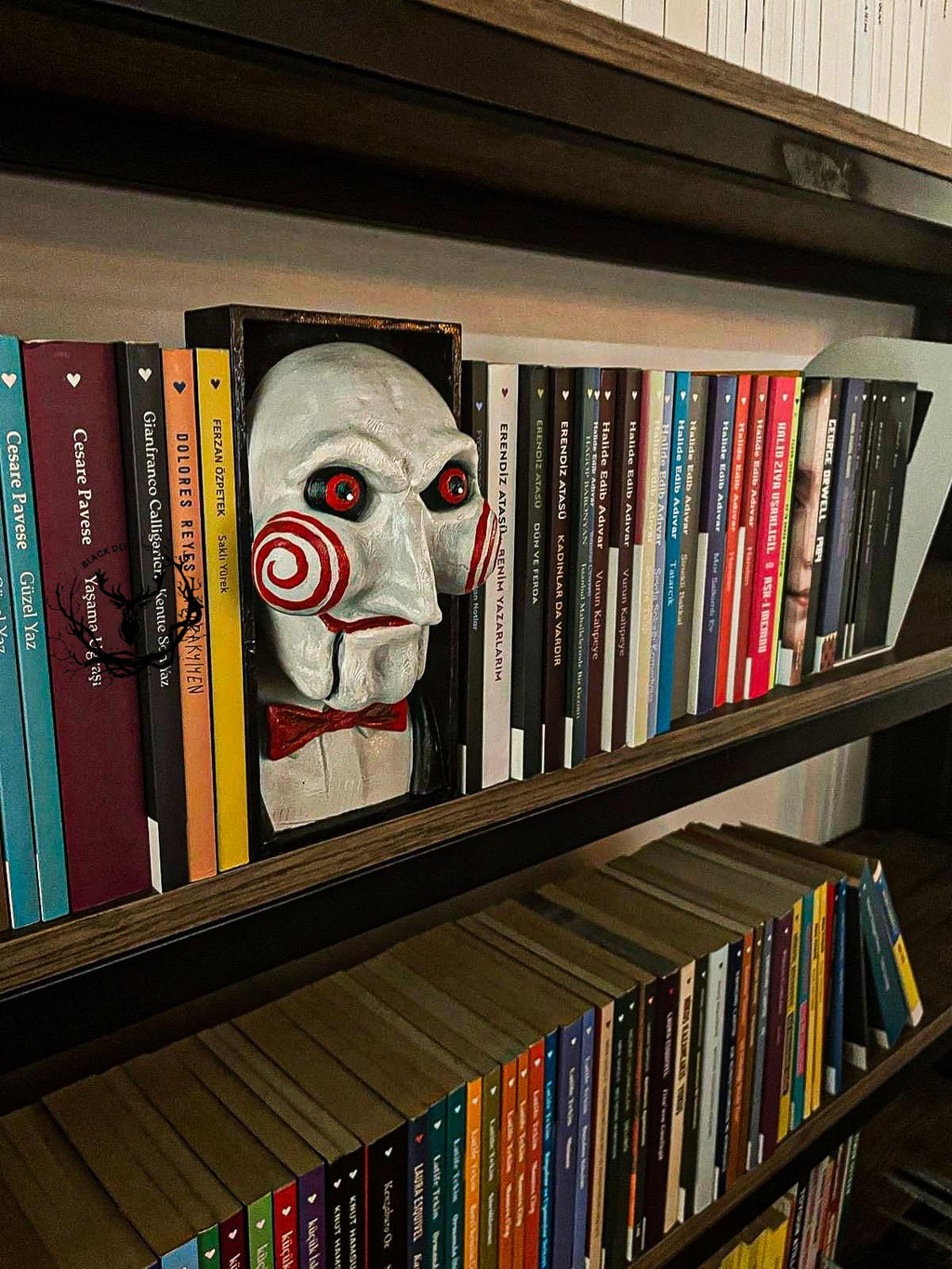 Saw / Book Nook / Book Holder / Bookshelf Figure / Collection / 21 CM
