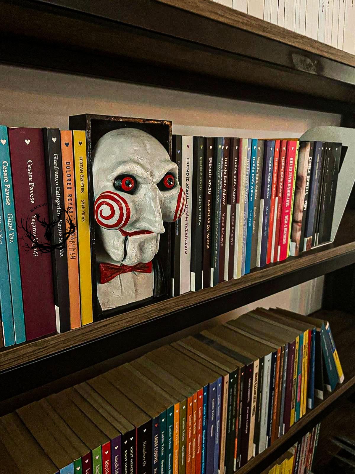 Saw / Book Nook / Book Holder / Bookshelf Figure / Collection / 21 CM