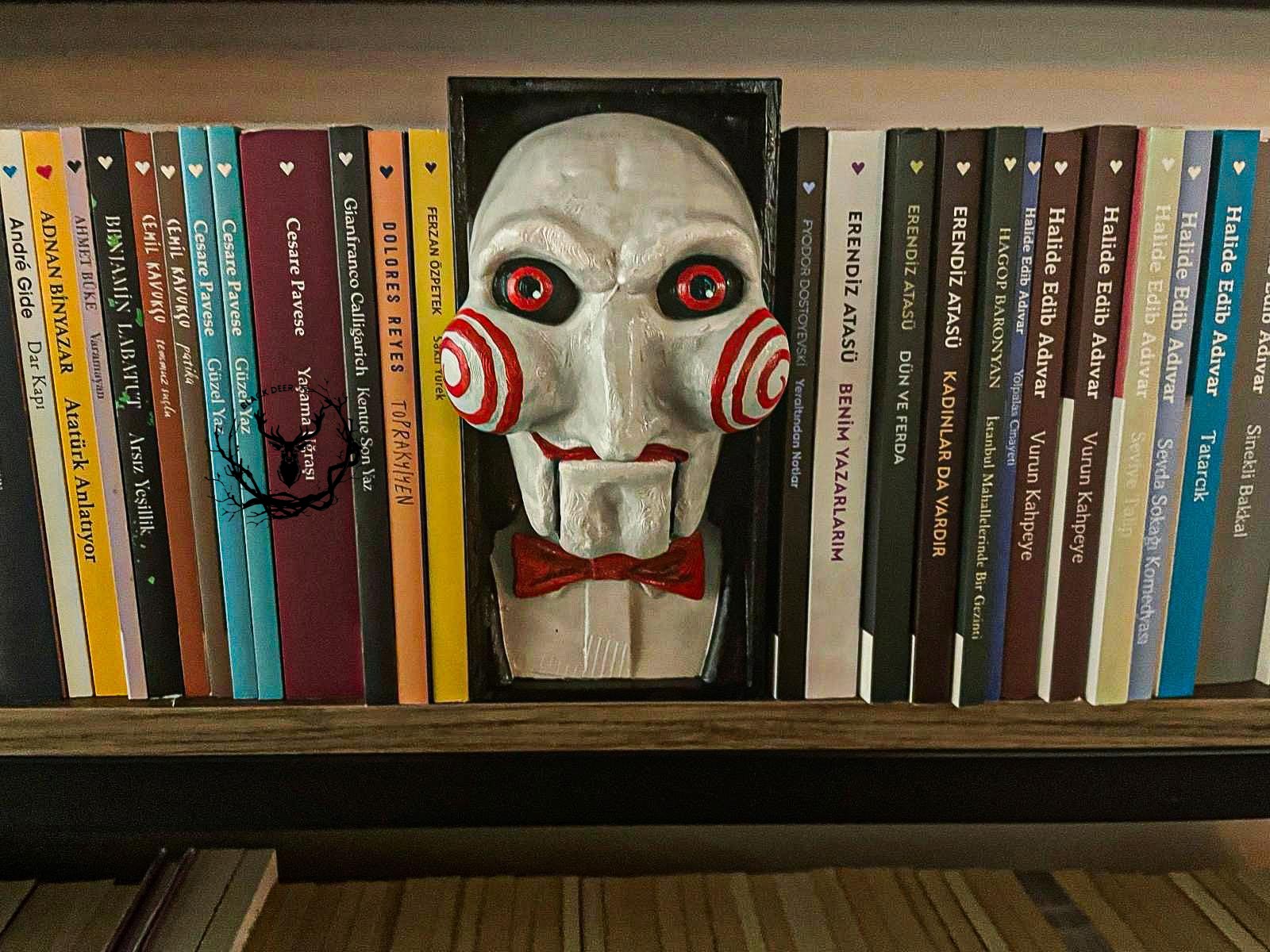 Saw / Book Nook / Book Holder / Bookshelf Figure / Collection / 21 CM